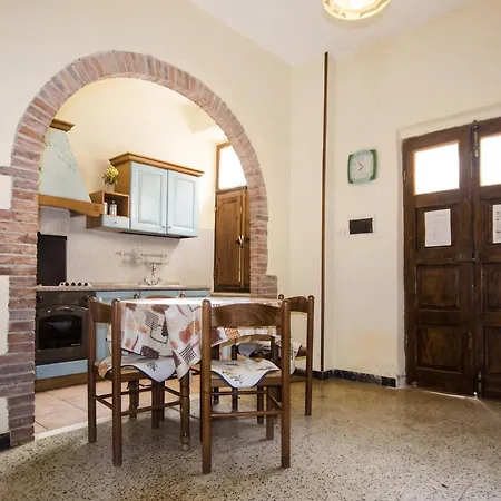Charming In Massa Marittima, Shared Pool Apartment *